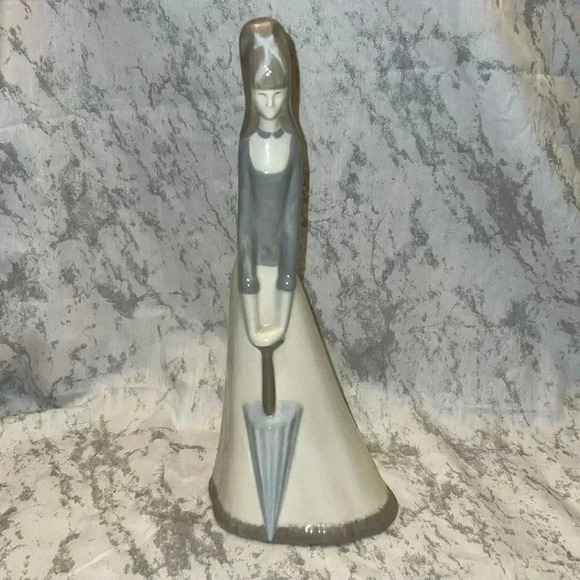 Vintage Glazed Ceramic Girl Figurine - Picture 1 of 3